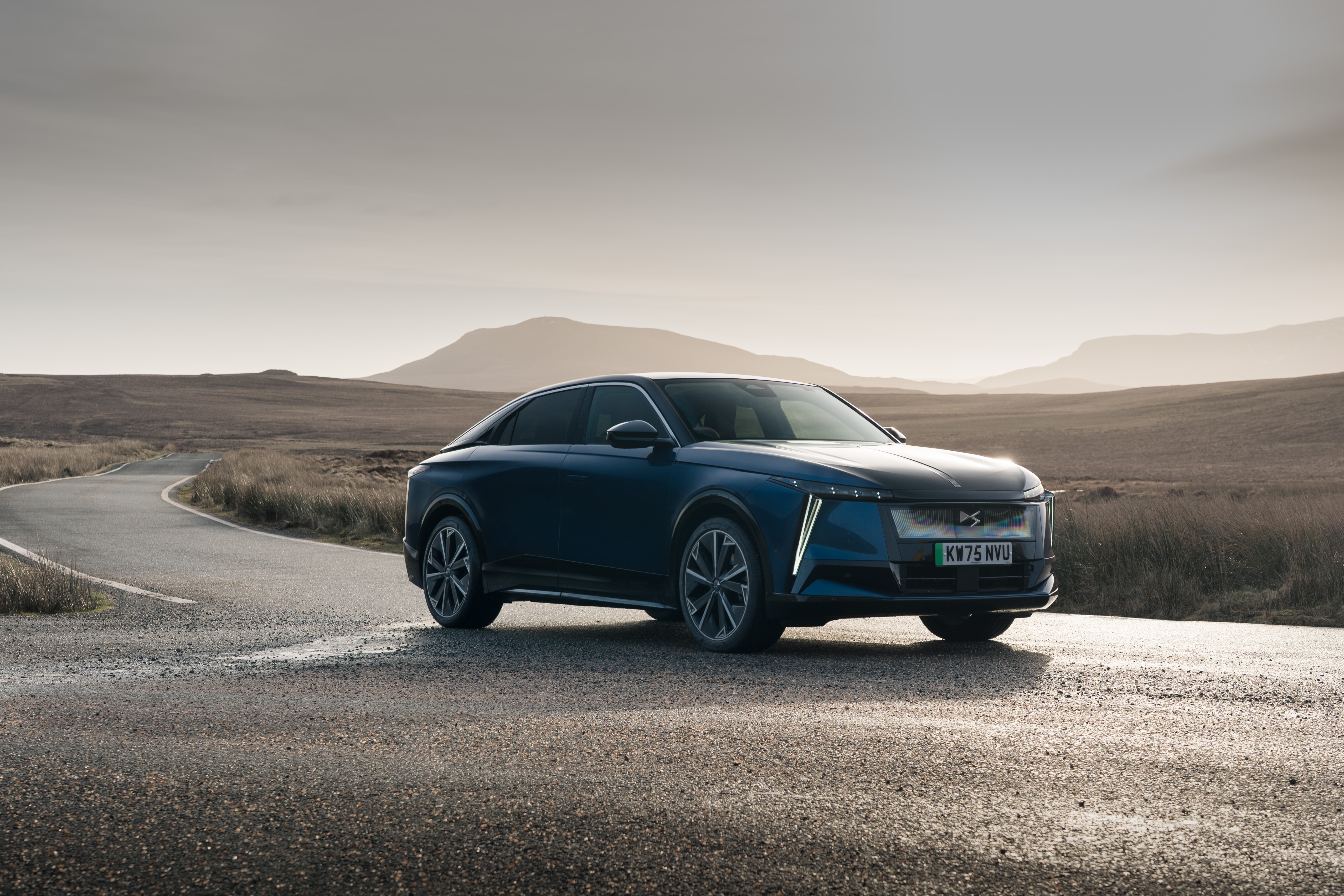 DS Automobiles N°8